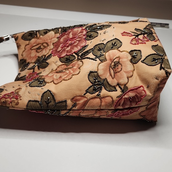 Fashion Tan/Green/Red 🌺 embellished fabric floral tote. EUC Preloved sold as is - Picture 4 of 7